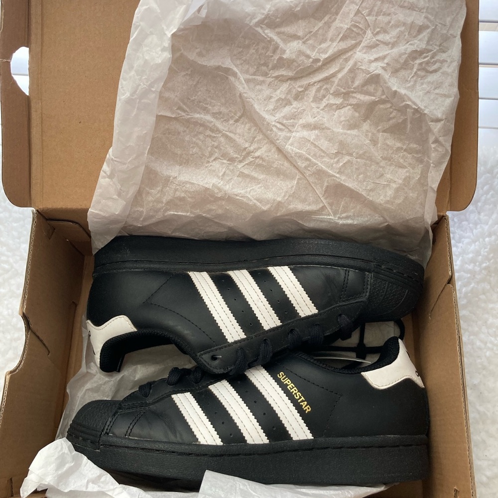 Shell Toe Adidas Superstars
